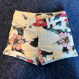 Girls Levi’s flowered jeans shorts size 6